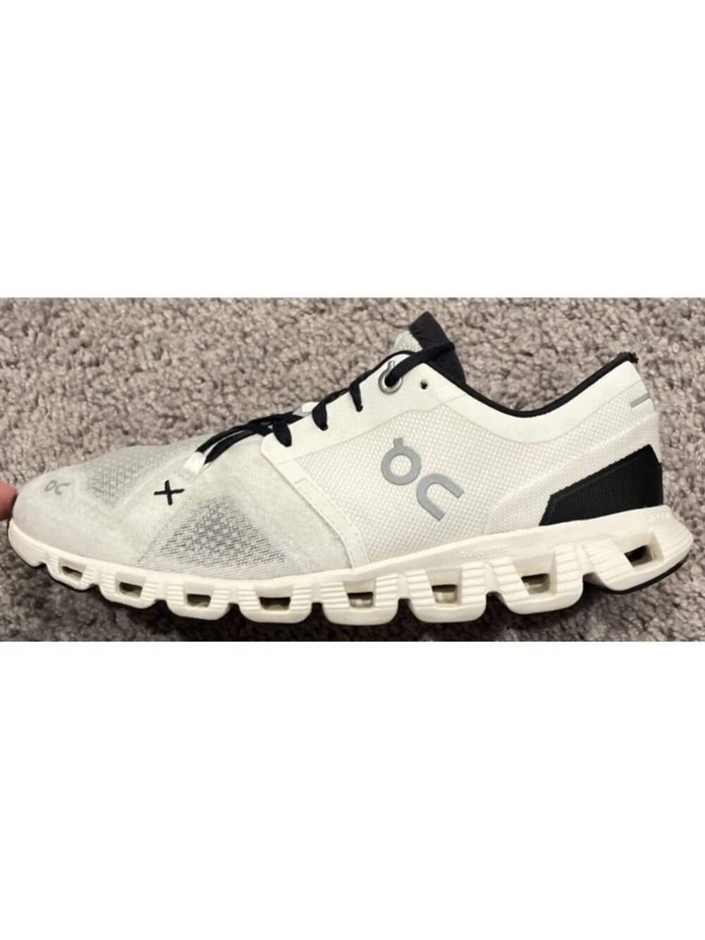 On Cloud Swiss Engineering Cloud X Women's Size 8.5 Running Sneaker White Black